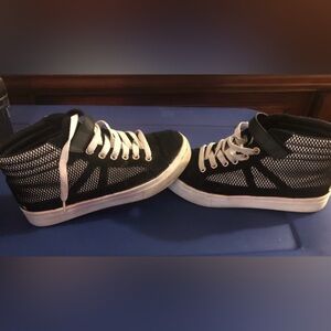Juicy Couture high top shoes‎